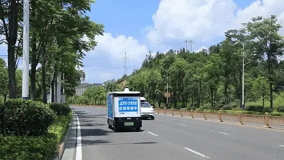 Image of driverless vehicle in operation